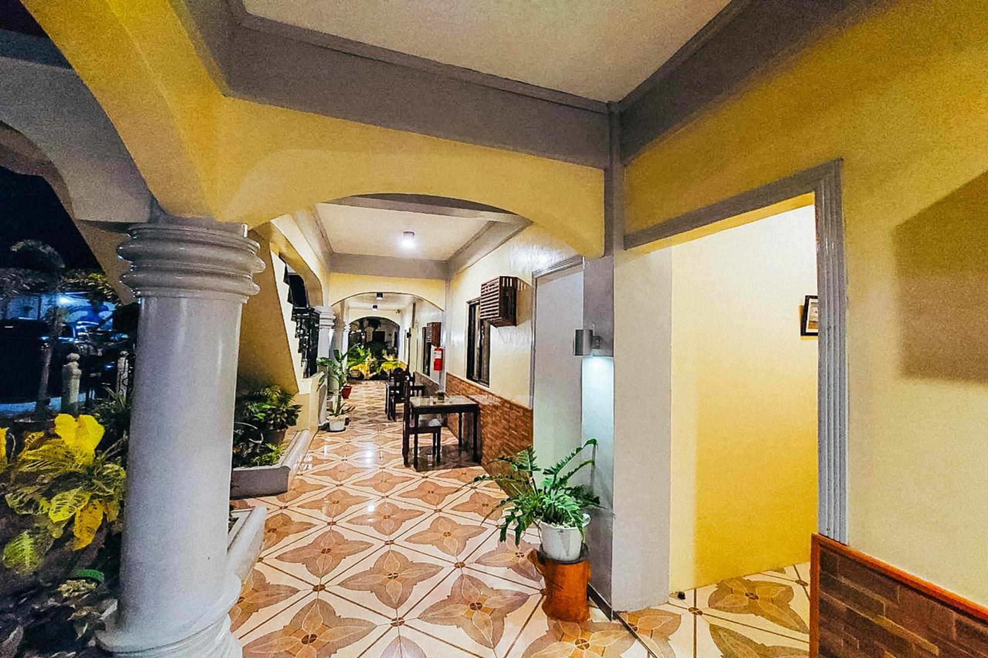 Mbg Travellers Inn Powered By Cocotel Пуэрто-Принцеса Экстерьер фото